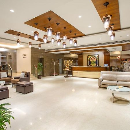 Hotel Saradha Grande Pudukkottai Bagian luar foto