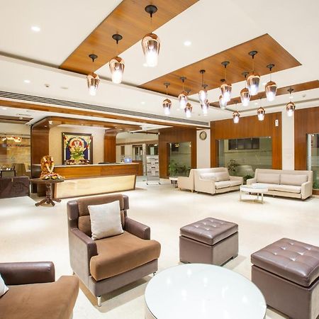 Hotel Saradha Grande Pudukkottai Bagian luar foto