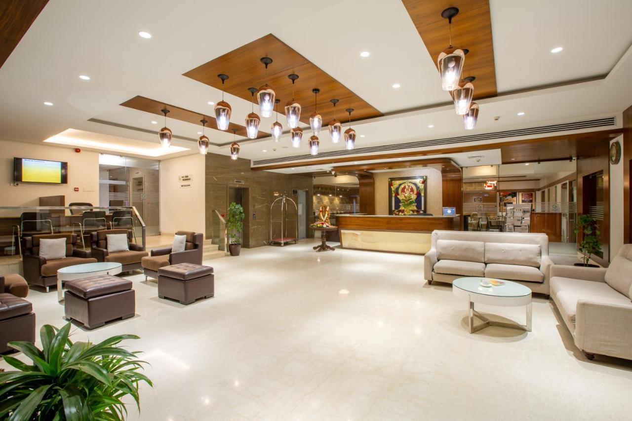 Hotel Saradha Grande Pudukkottai Bagian luar foto