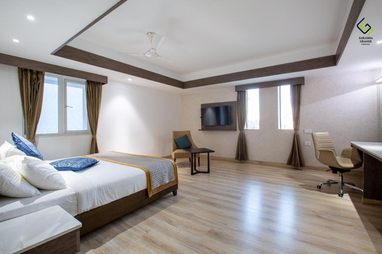 Hotel Saradha Grande Pudukkottai Bagian luar foto