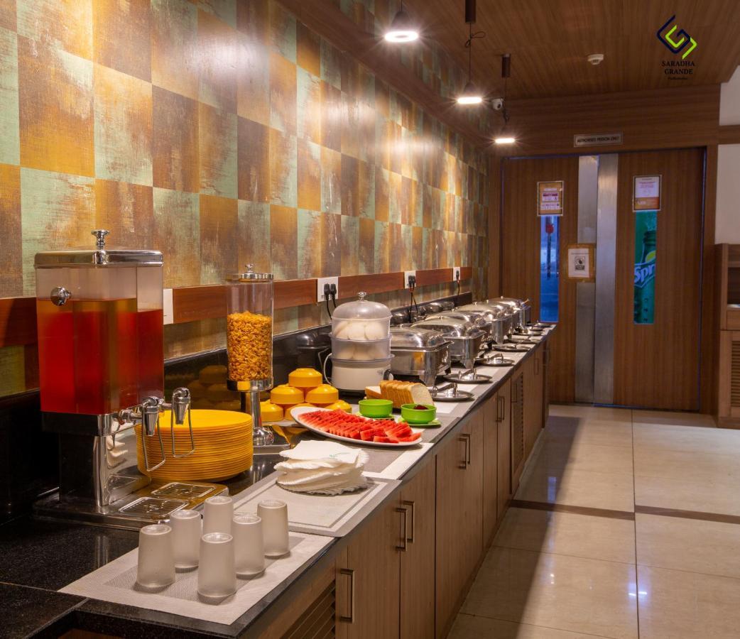 Hotel Saradha Grande Pudukkottai Bagian luar foto