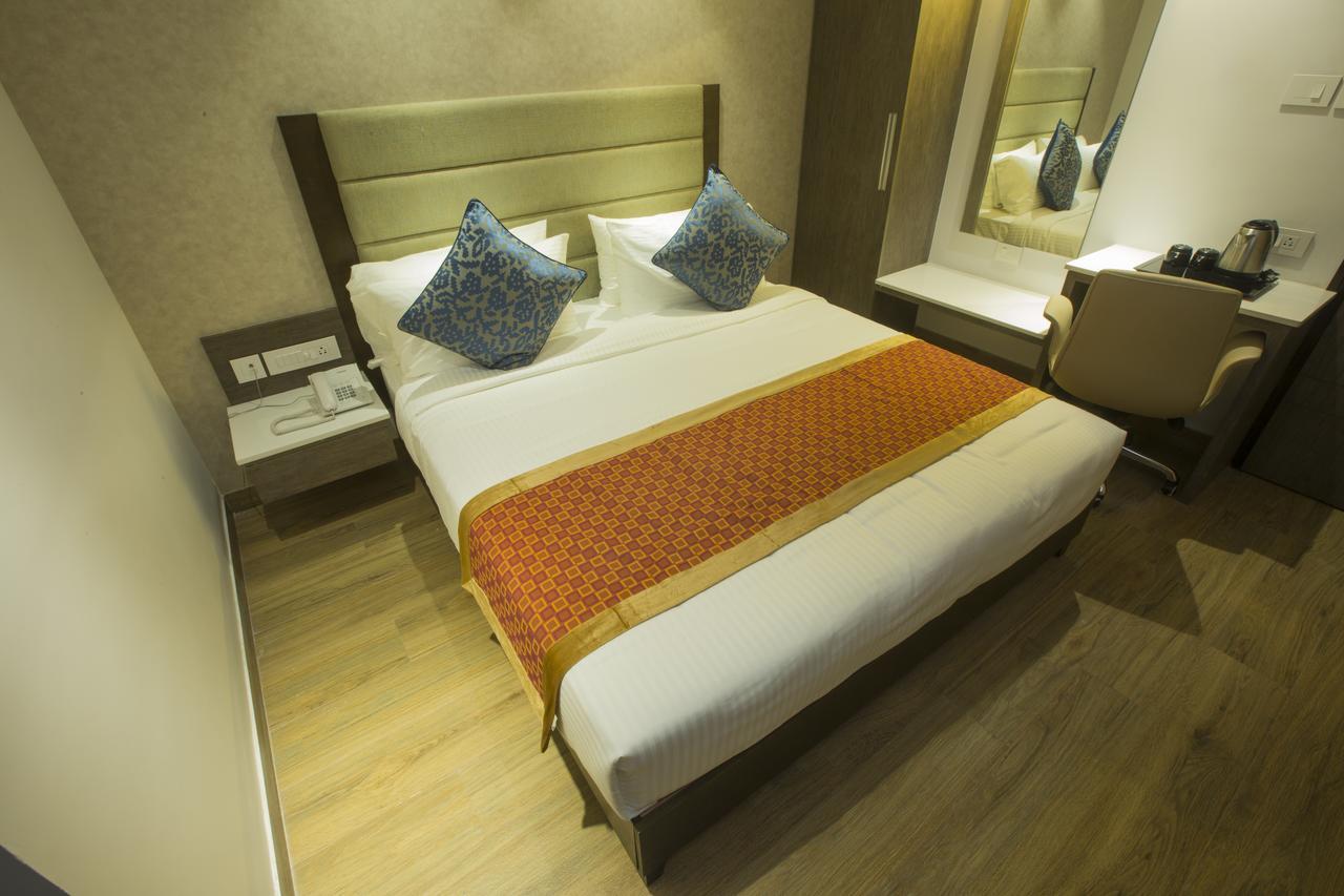 Hotel Saradha Grande Pudukkottai Bagian luar foto
