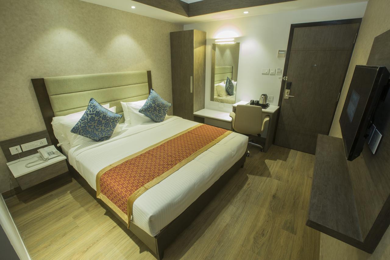 Hotel Saradha Grande Pudukkottai Bagian luar foto