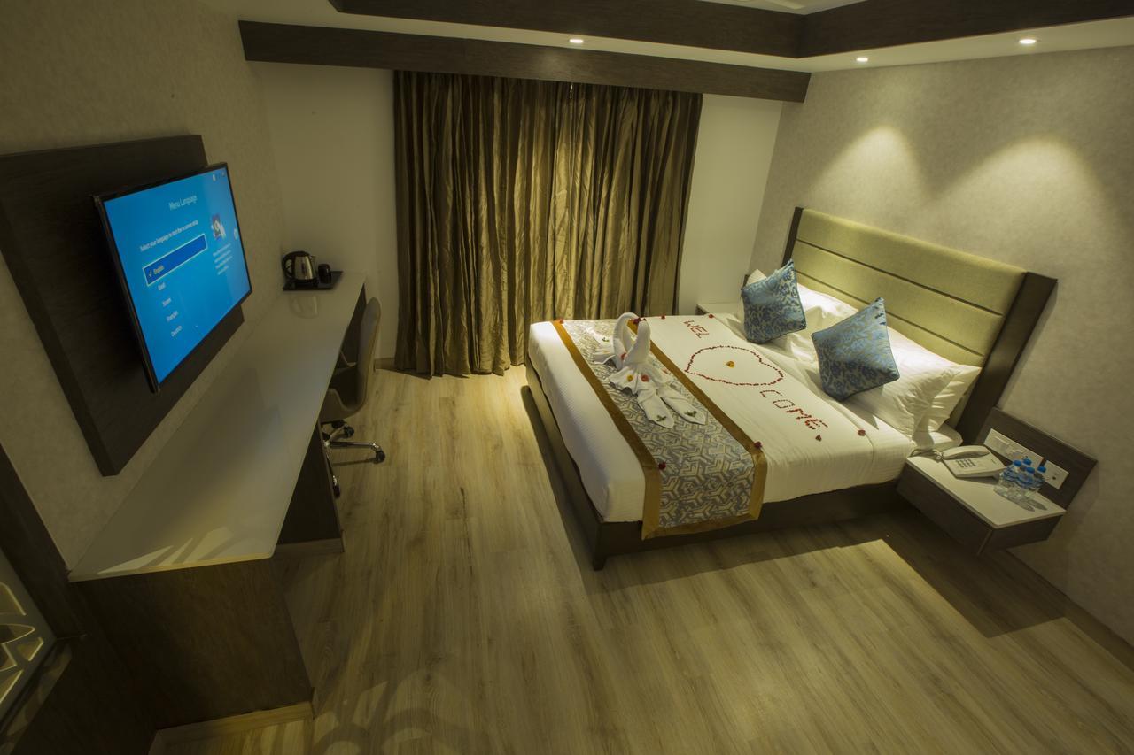 Hotel Saradha Grande Pudukkottai Bagian luar foto