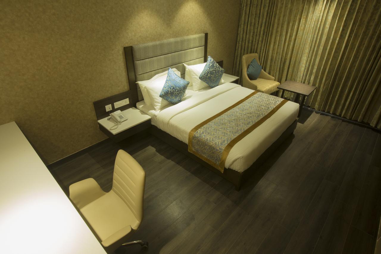 Hotel Saradha Grande Pudukkottai Bagian luar foto